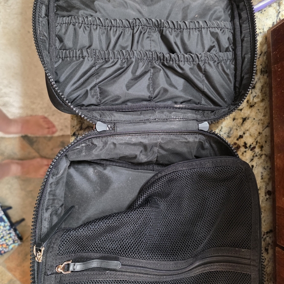 Kate Spade Black Laptop Bag with Gold Accent - Picture 2 of 3